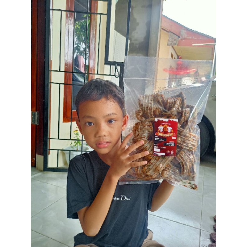 

Kerupuk jengkol pedas daun jeruk