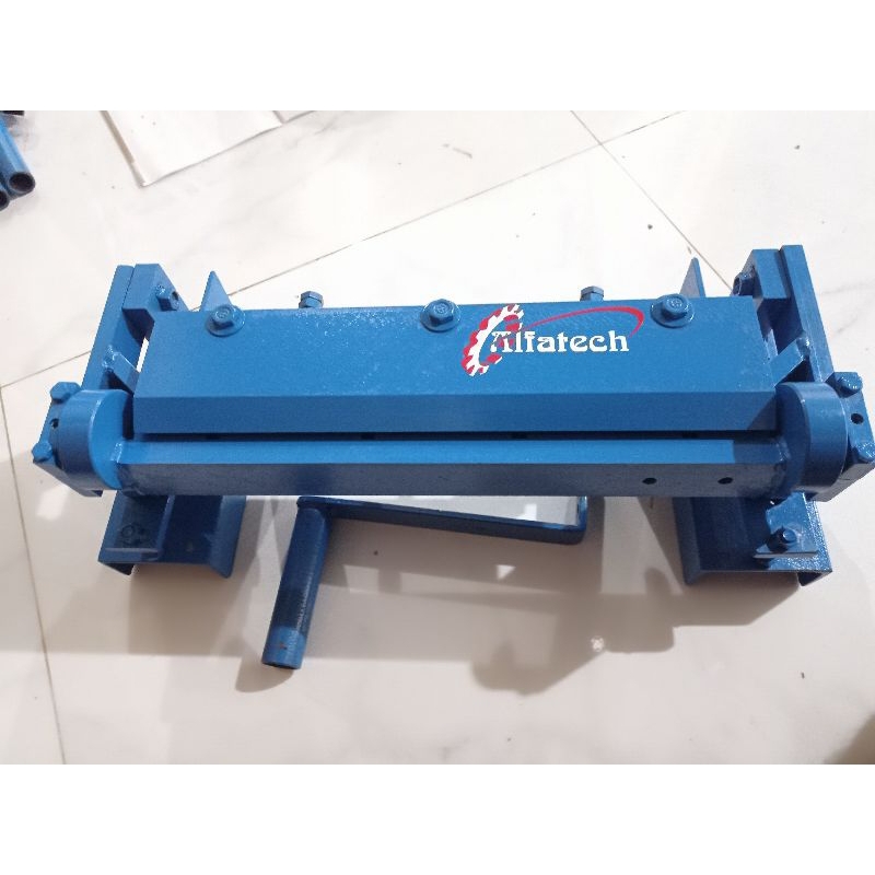 

alat tekuk PLAT N0M0R dan KALENDER panjang 34 cm