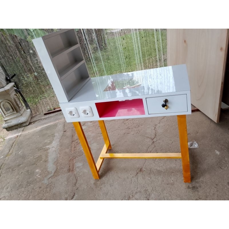 Meja Nailart+Rak kutex colokan 4Finising HPL Full Putih (80x45x75)