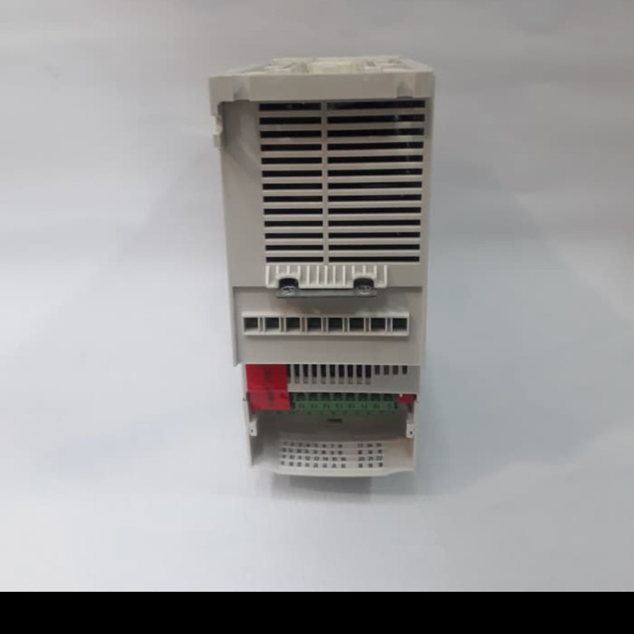 Inverter ABB ACS355 3P 0,75 kW 380 VAC / Drive ABB ACS355-03E-02A4-4