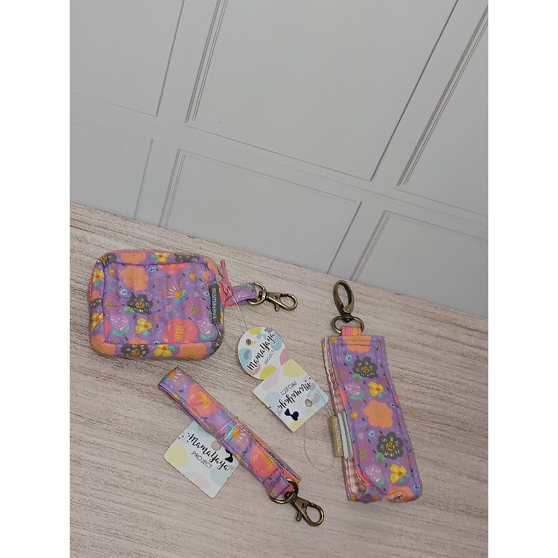 

Bundling Tiny Pouch, Lanyard, Handsanitizer Holder