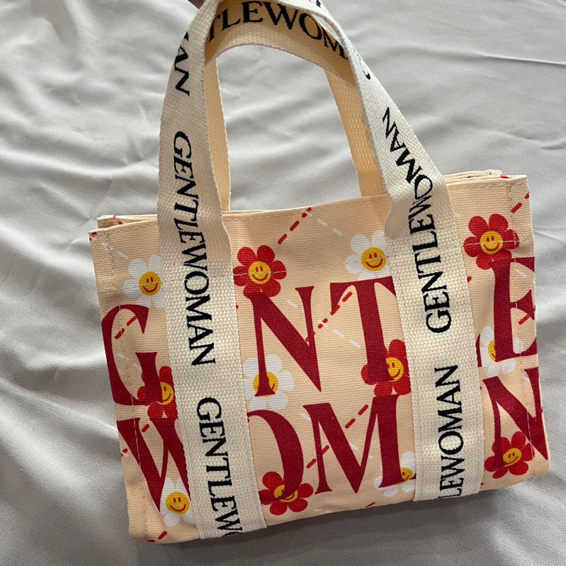 Gentle woman micro kanvas