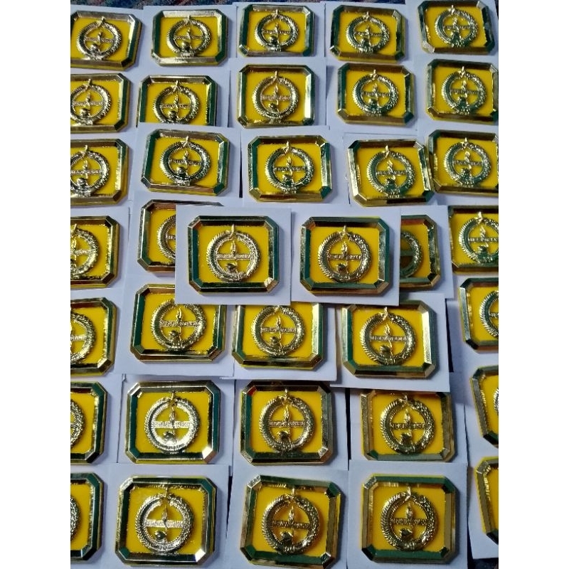 

Tatop baret pramuka Akrilik Logam warna emas Hight Kualiti