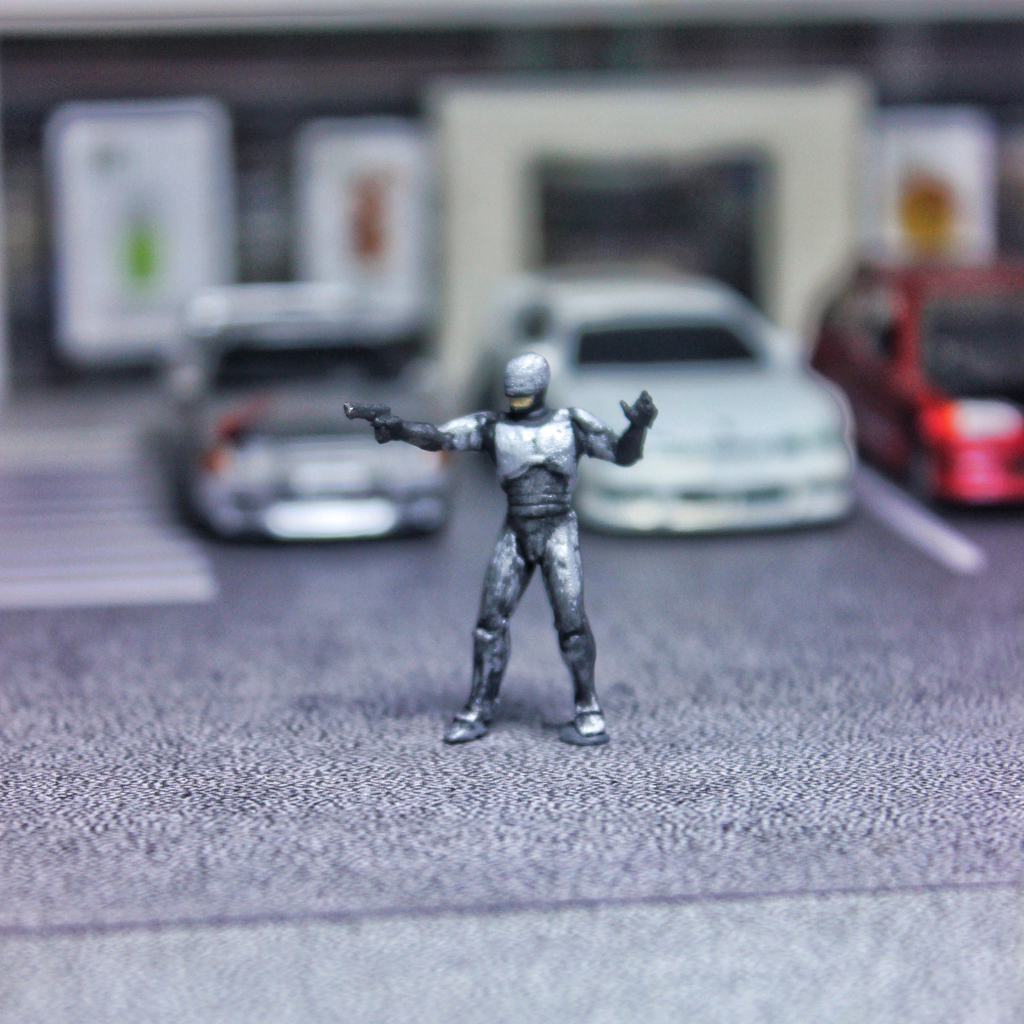 FIGURE MINIATUR ROBOCOP SKALA 1/64 DIORAMA DIECAST