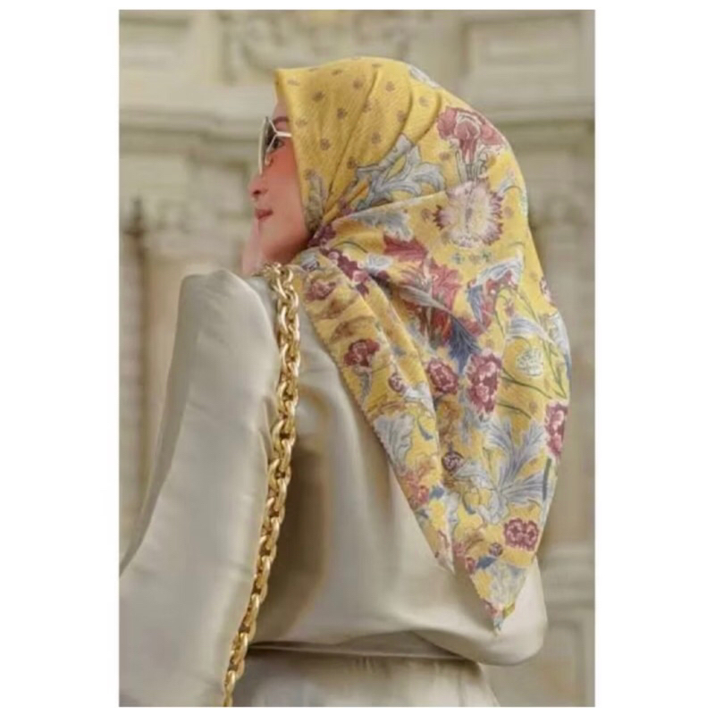 Buttonscarves royale yellow