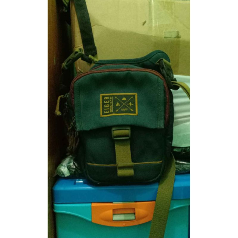 Tas selempang Eiger