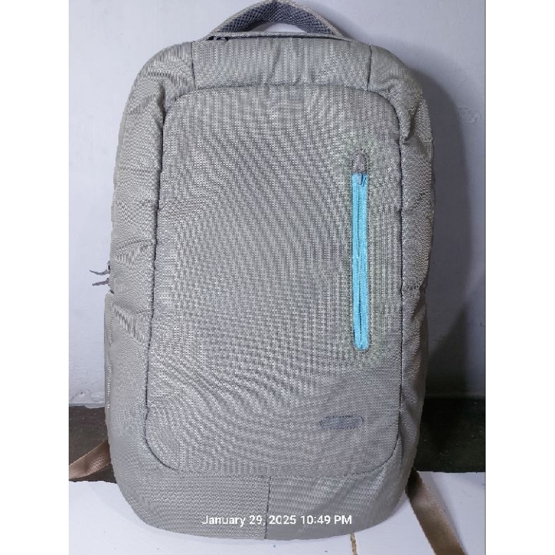 Preloved tas ransel incase muat laptop 15in unisex