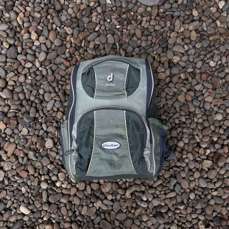 backpack deuter