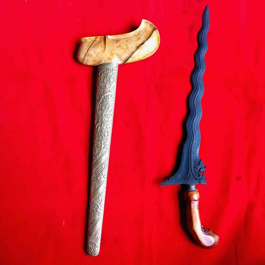 Keris Nagaraja Luk 13 Pamor Keleng Warangka Gayaman Surakarta