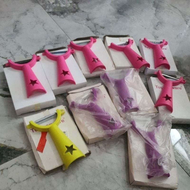 Peeler / pengupas buah tupperware