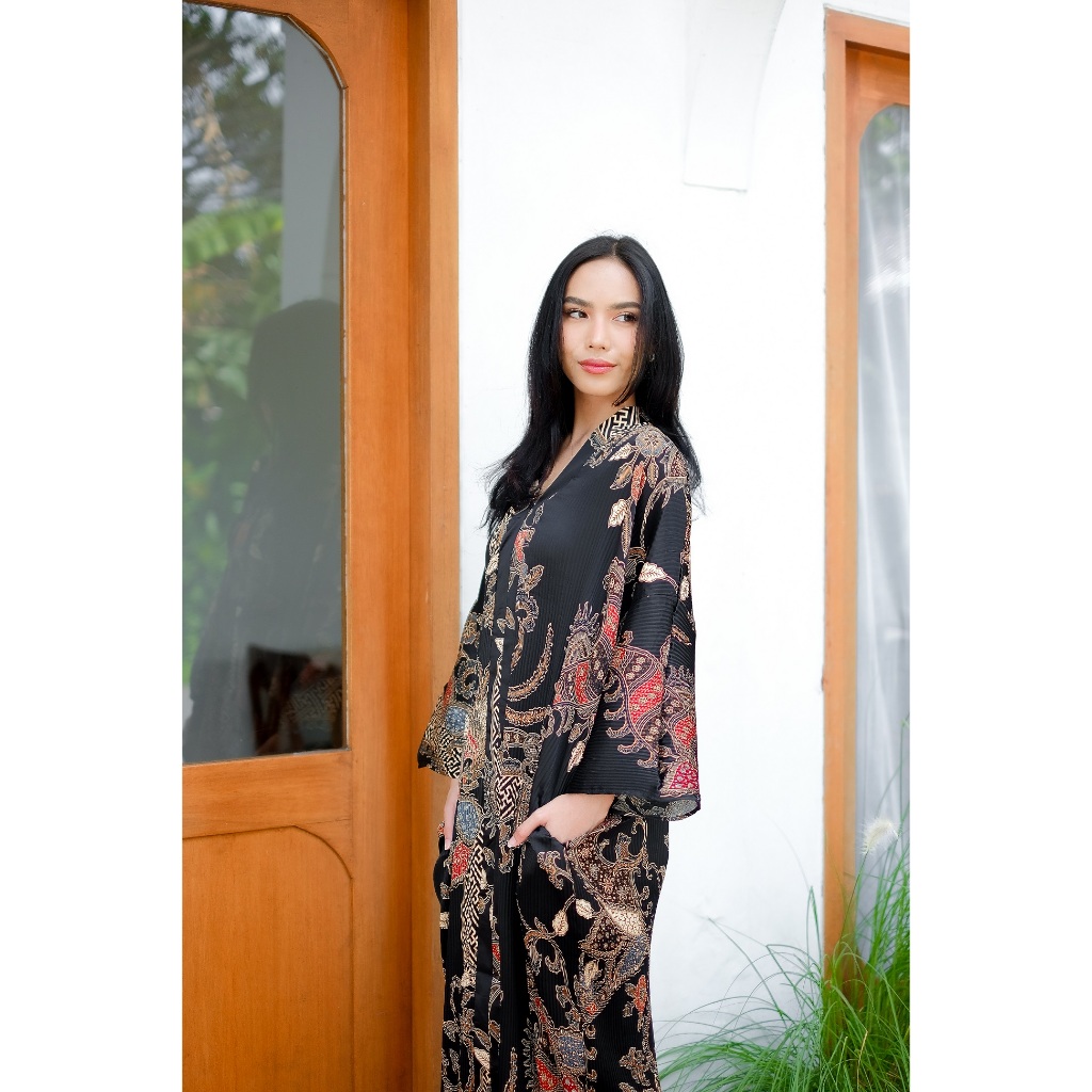 Kaftan Gamis Abaya Batik Terbaru Plisket / Pleated warna Hitam Elegant by Nazya