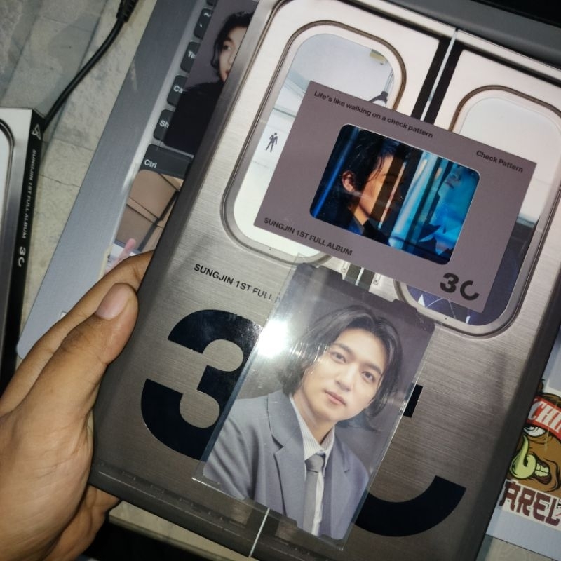 PHOTOCARD SUNGJIN CHECK PATTERN DAY6 SUNGJIN SG 2025