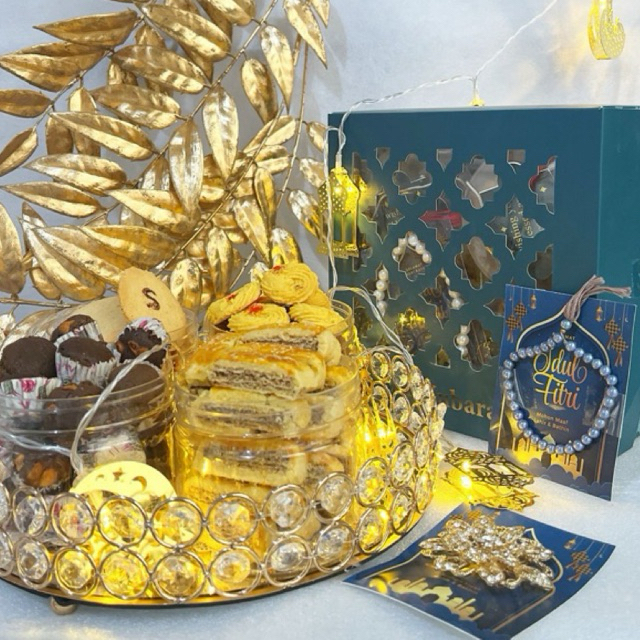 

PAKET HAMPERS KUKER LEBARAN KEMASAN BOX ISI 4PCS