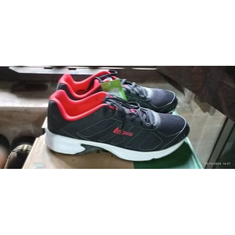 League Legas Series Sepatu Olahraga