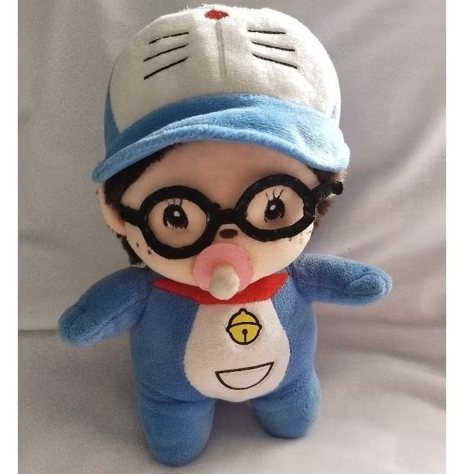 boneka gantungan ala monchichi kostum doraemon