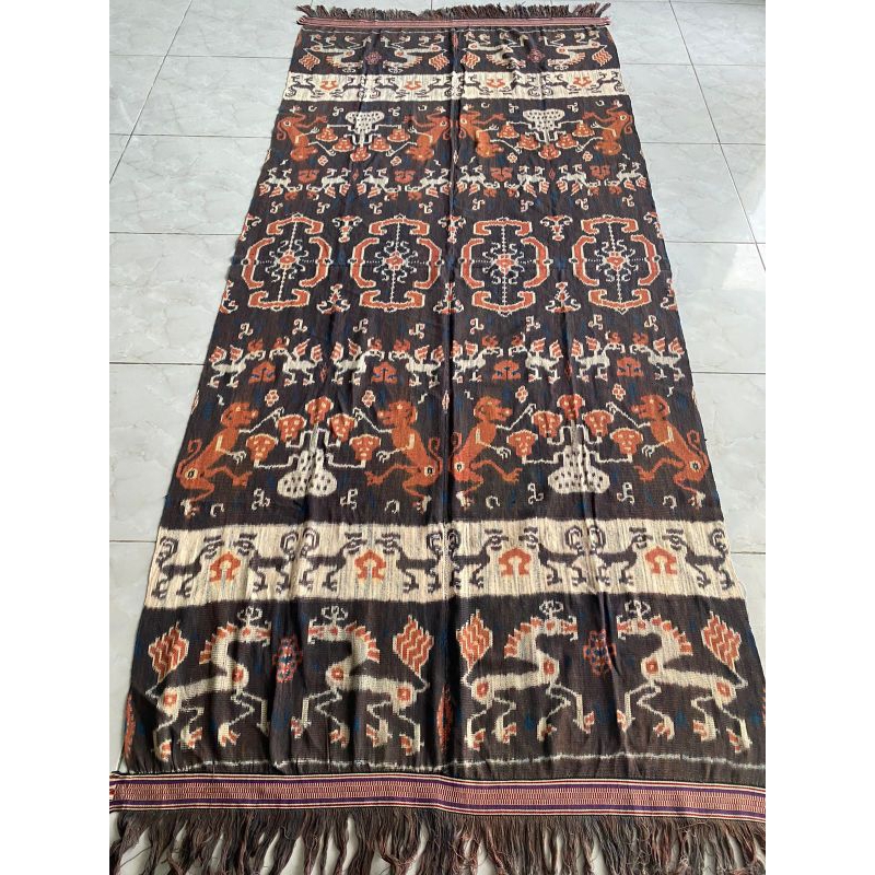 Kain Hingga Sumba Timur, Nusa Tenggara Timur.