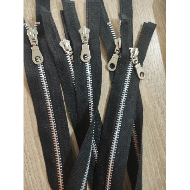 Resleting Jaket gigi besi