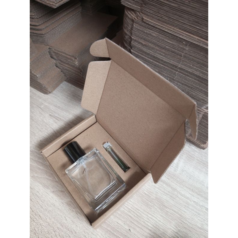 

Rapibox Box Parfum Khusus HERMS 50ML + SAMPLE VIAL 2ML X1 E-Flute