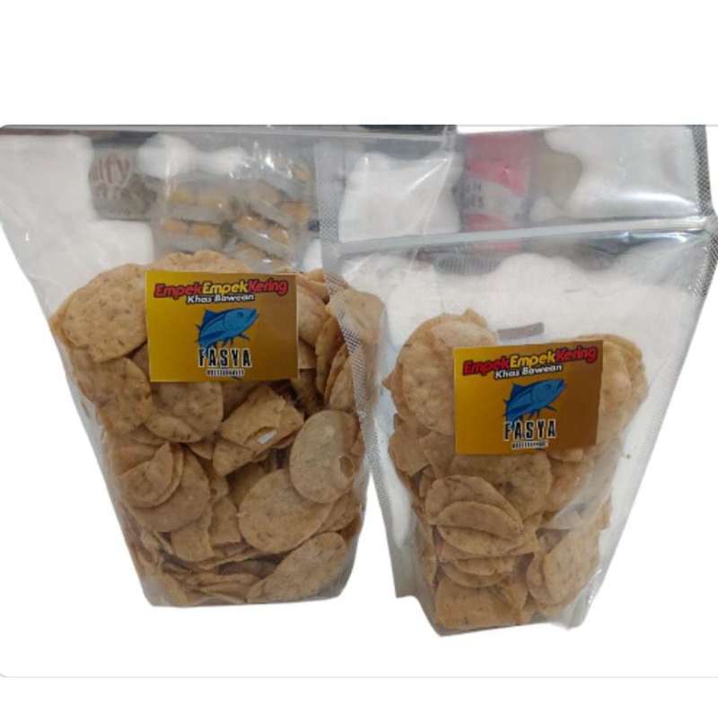 

Empek empek kering khas bawean kemasan pouch berat kurleb 465gr