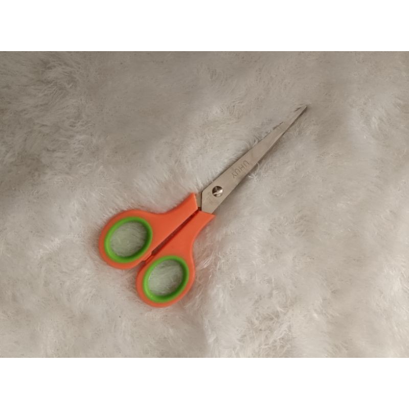 

Gunting kecil merk uhuy