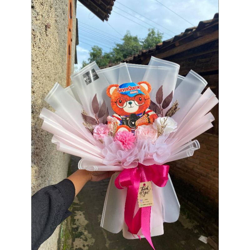 

Buket coklat silverqueen beruang // buket coklat Valentine // free packing kardus