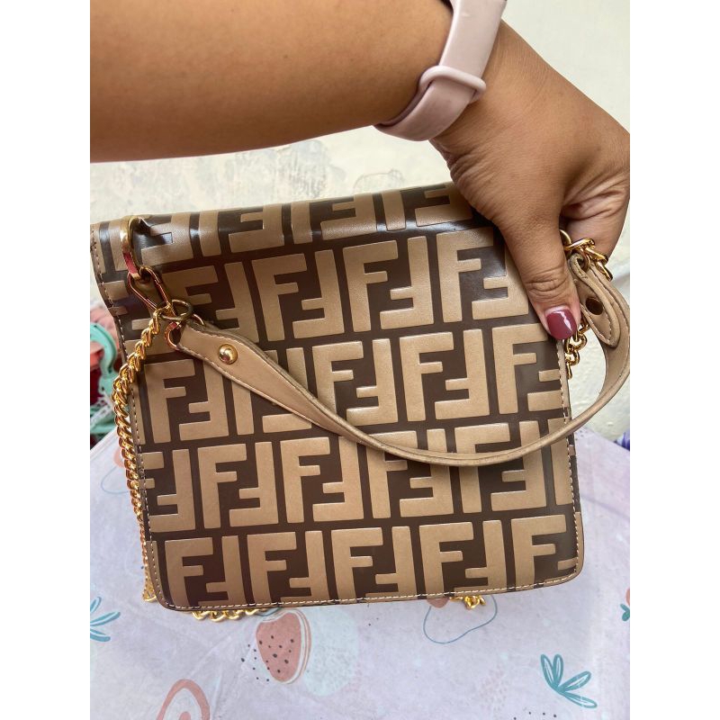 Preloved Tas Selempang/tas tangan/tas kondangan FENDI