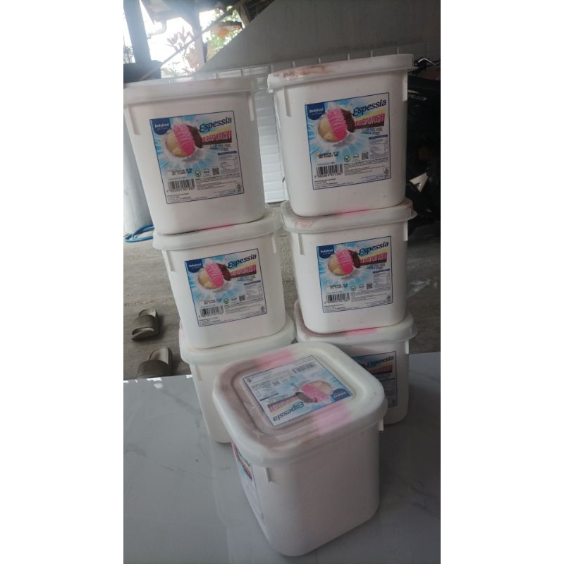 

Indoeskrim Espessia neapolitan 3in1 ukuran 8 liter 1 ember besar