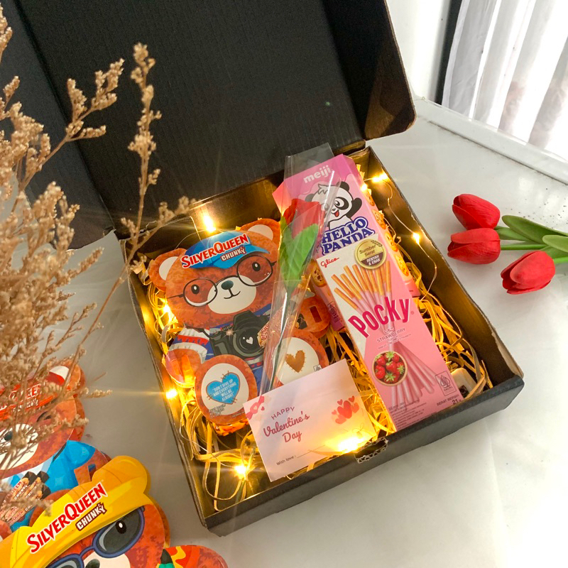 

Hampers Snack Box Kado Ulang Tahun Valentine Set Kado Hadiah Pacar Gift Box Buket Murah Hadiah Wisuda Sempro Anniversary Hari Guru Cewek Cowok Chunky