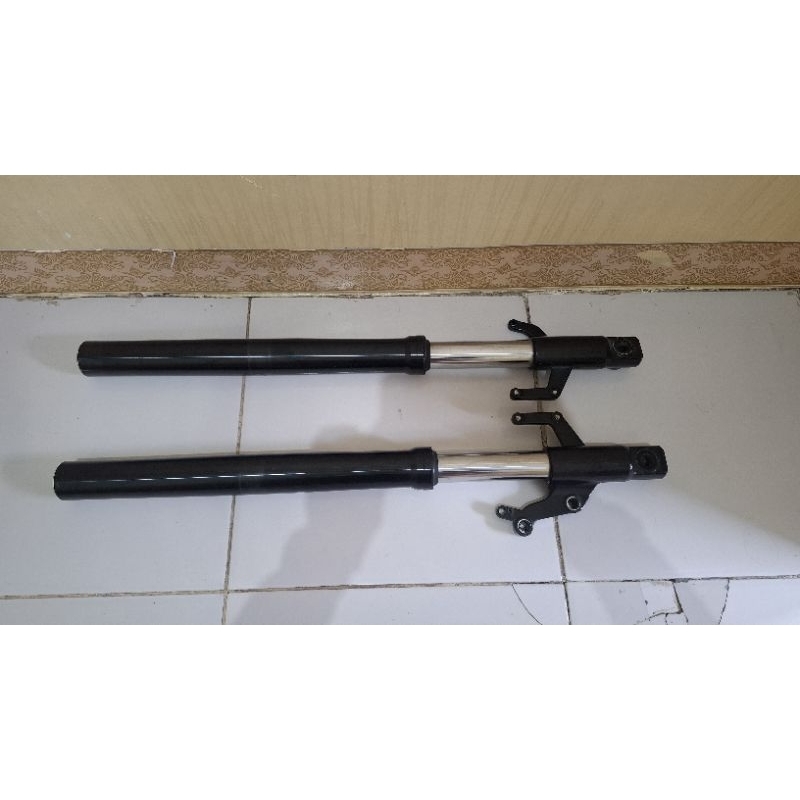 SHOCK UPSIDOWN USD YAMAHA MT15 XSR155 bottom kiri kanan original BLACK dan GOLD