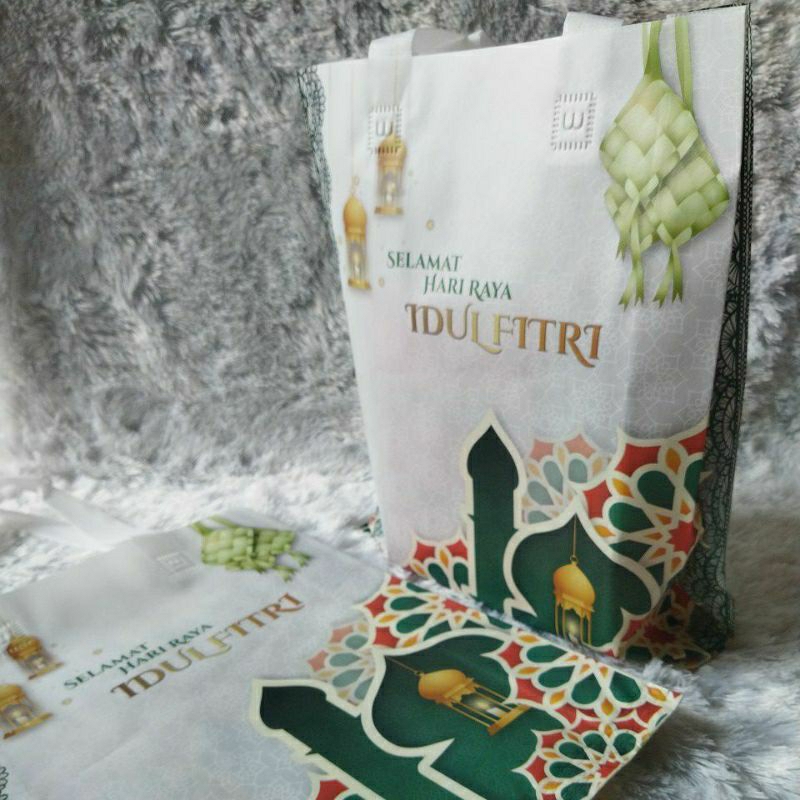 

Goodie bag tas parcel Lebaran laminasi medium 30×40×10 murah