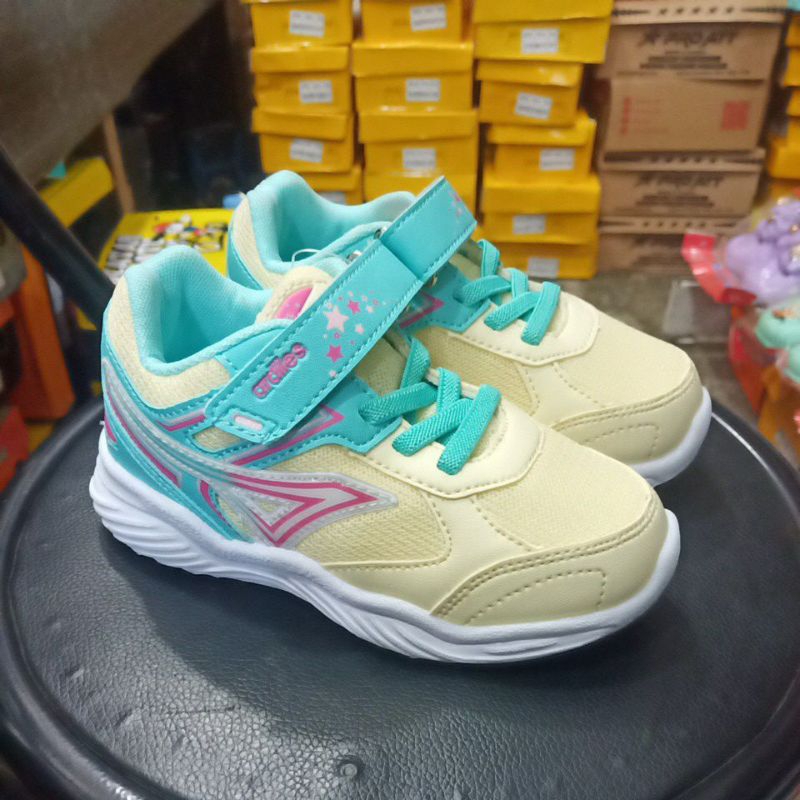 Sepatu Olahraga/Jalan Anak Cewe. Ringan, Elastis, Tidak Licin, Model Terbaru, Merk Ardiles
