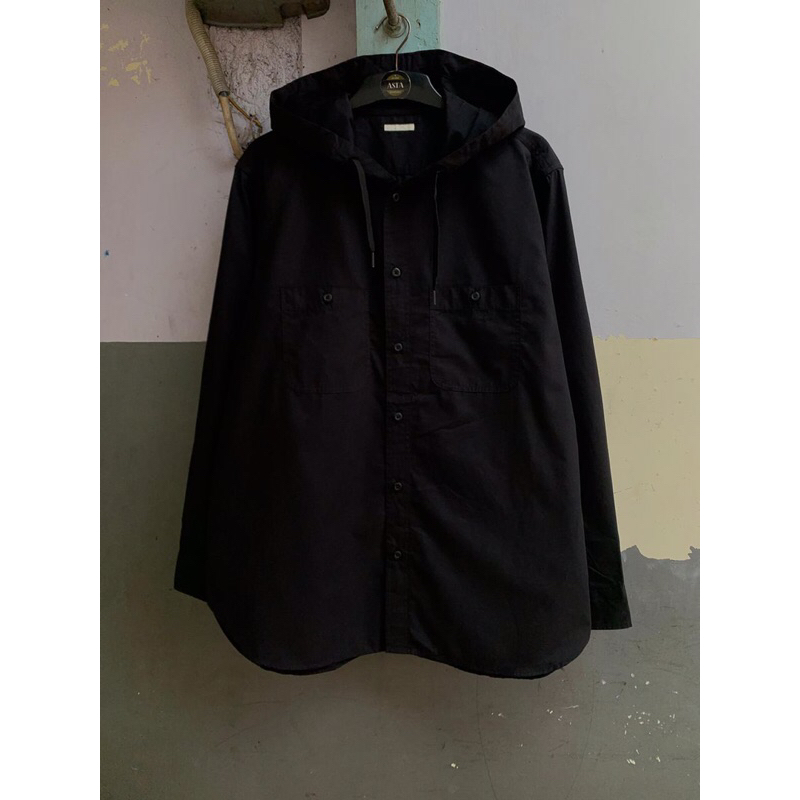 kemeja GU black hodie lengan panjang preloved