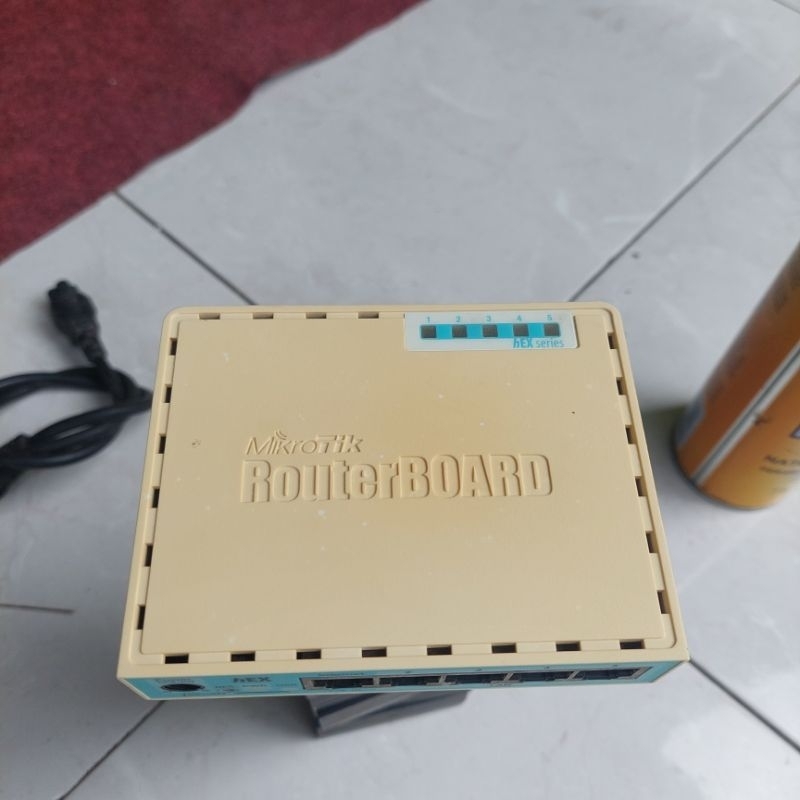 Mikrotik Rb750gr3 lengkap adaptor Bekas,masih normal
