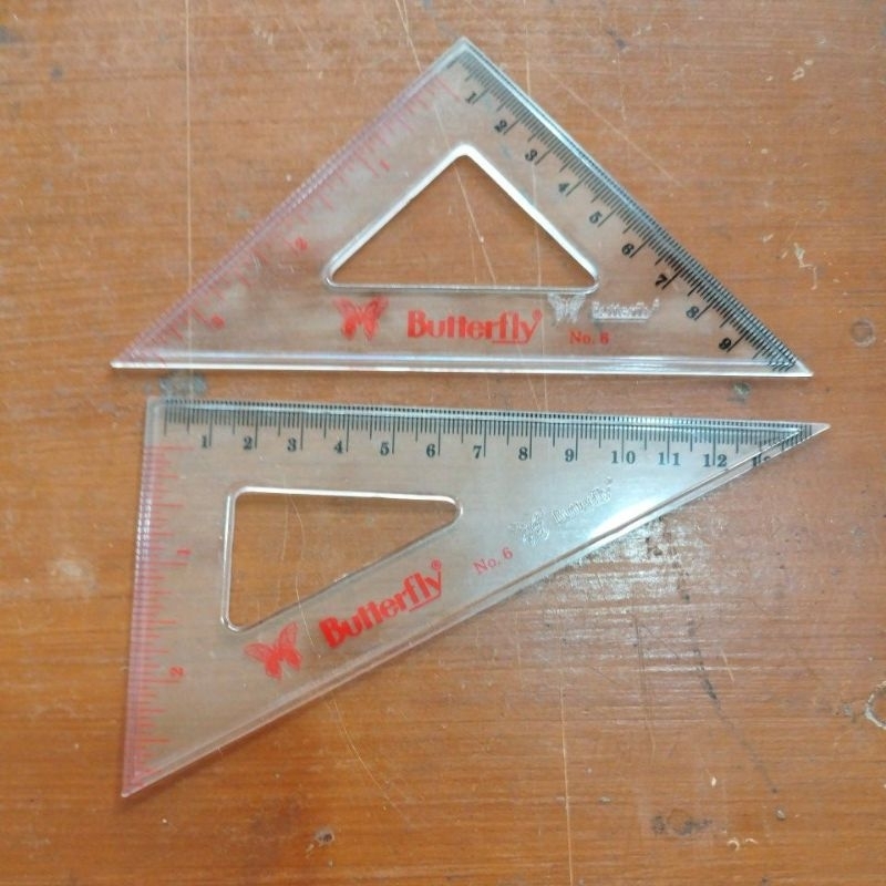 

Penggaris plastik segitiga