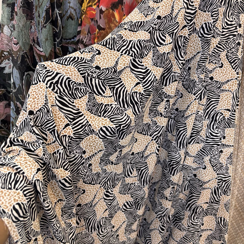 Kain zara crepe premium - kain motif zebra - kain bahan motif- kain motif animals - kain crepe motif