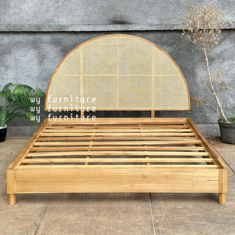 dipan tempat tidur minimalis kayu jati kombinasi sandaran rotan