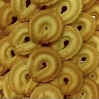 

vanila ring monde Danish butter cookies roti kering cookies 500gr