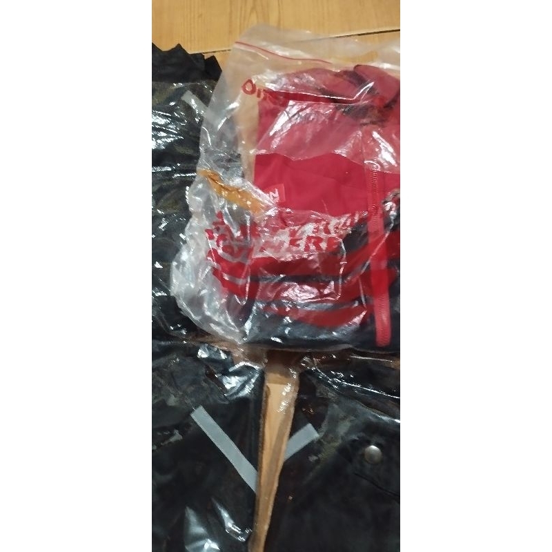 Helm Standar Dealer Warna Hitam dan Jaket Bawaan Dealer