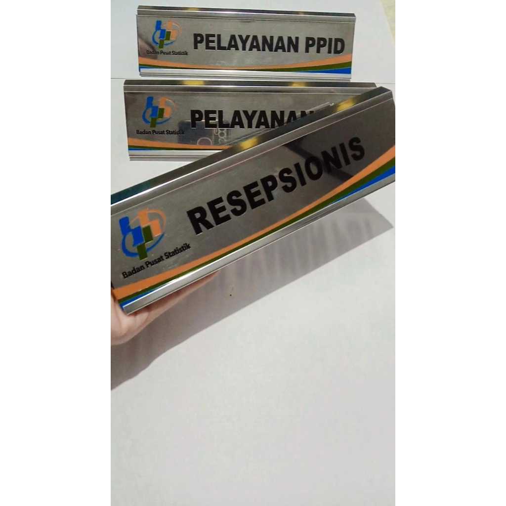 

NAME DESK BPS/NAME DESK CUSTOM/NAMA MEJA KANTOR PERUSAHAAN CUSTOM/NAME DESK MURAH/NAME PLATE STAINLESS/NAME PLATE KUNINGAN CUSTOM/PLATE STAINLESS CUSTOM