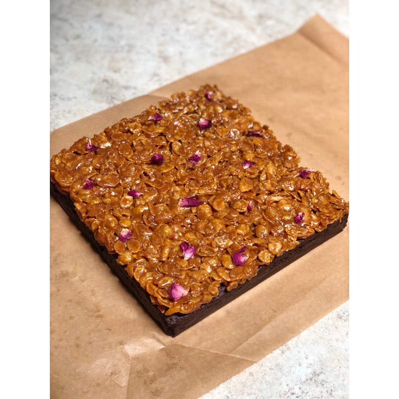 

70% Dark Chocolate Brownie with Gourmet Caramel Cornflakes (size 20x20cm)