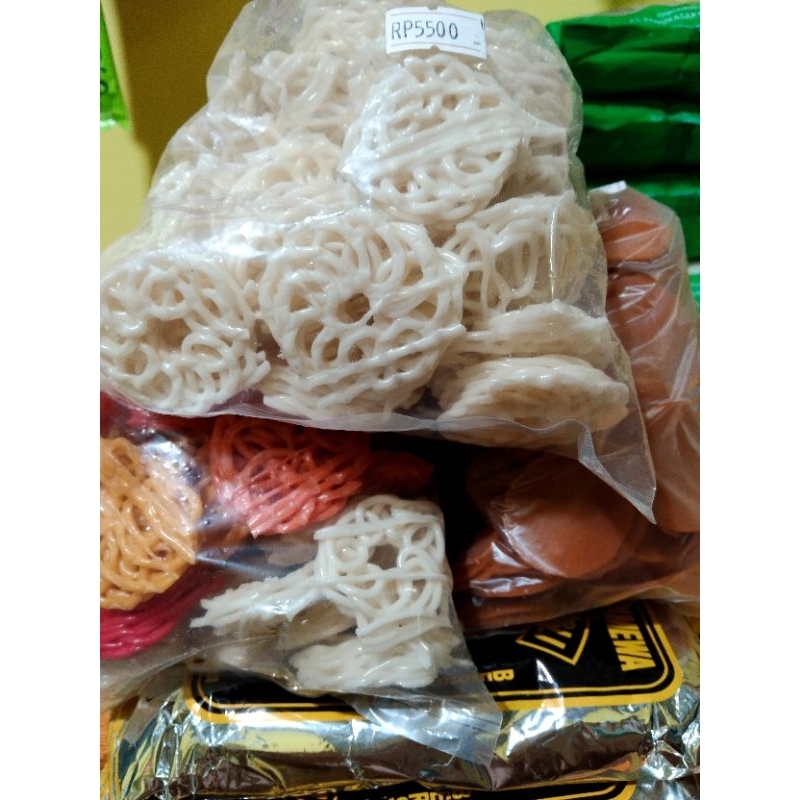 

Aneka kerupuk seblak