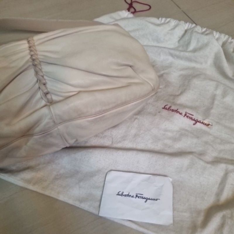 preloved: Salvatore Ferragamo whitr leather bag