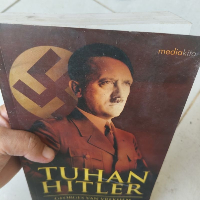 Tuhan Hitler by georges van vrekhem