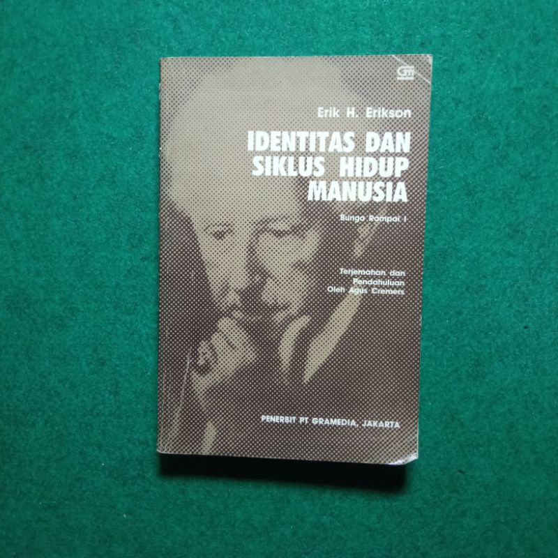 ORIGINAL Buku Identitas dan Siklus Hidup Manusia - Erik H. Erikson