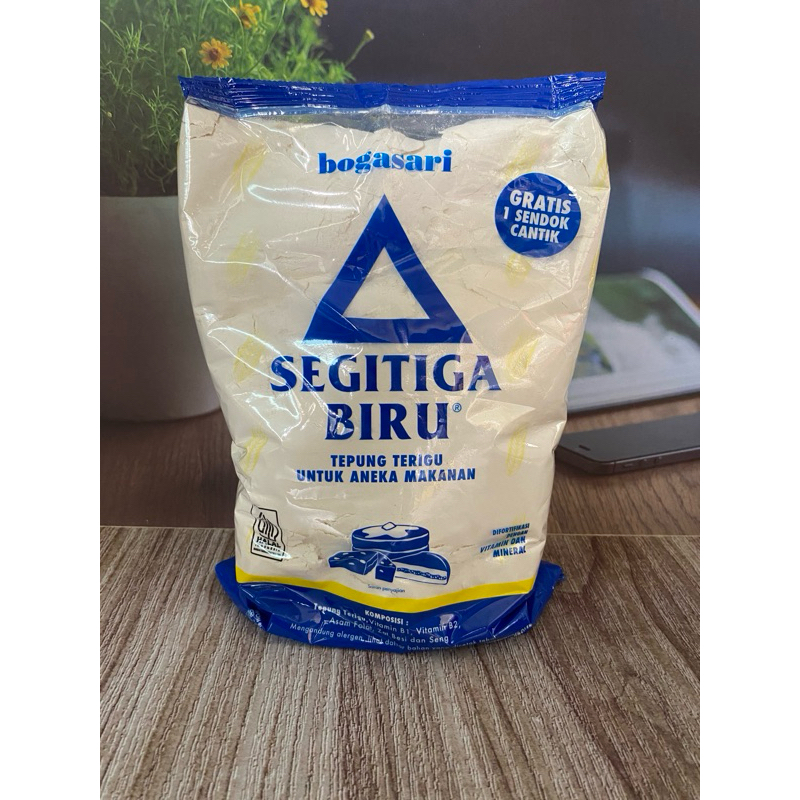 

Tepung segitiga bogasari 1 kg