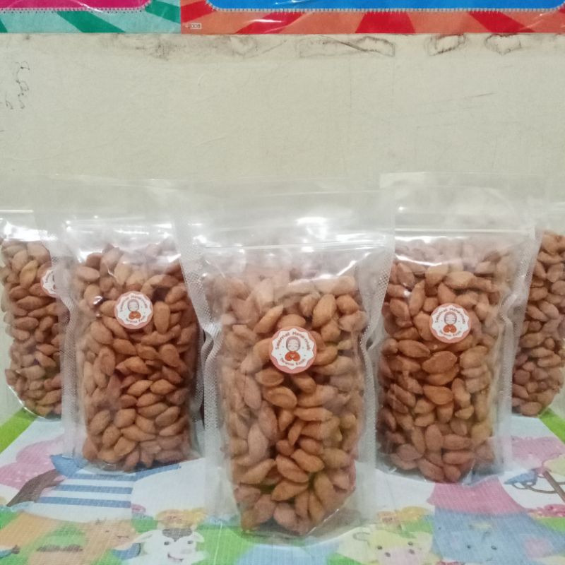 

Biji ketapang khas betawi uk 500gr