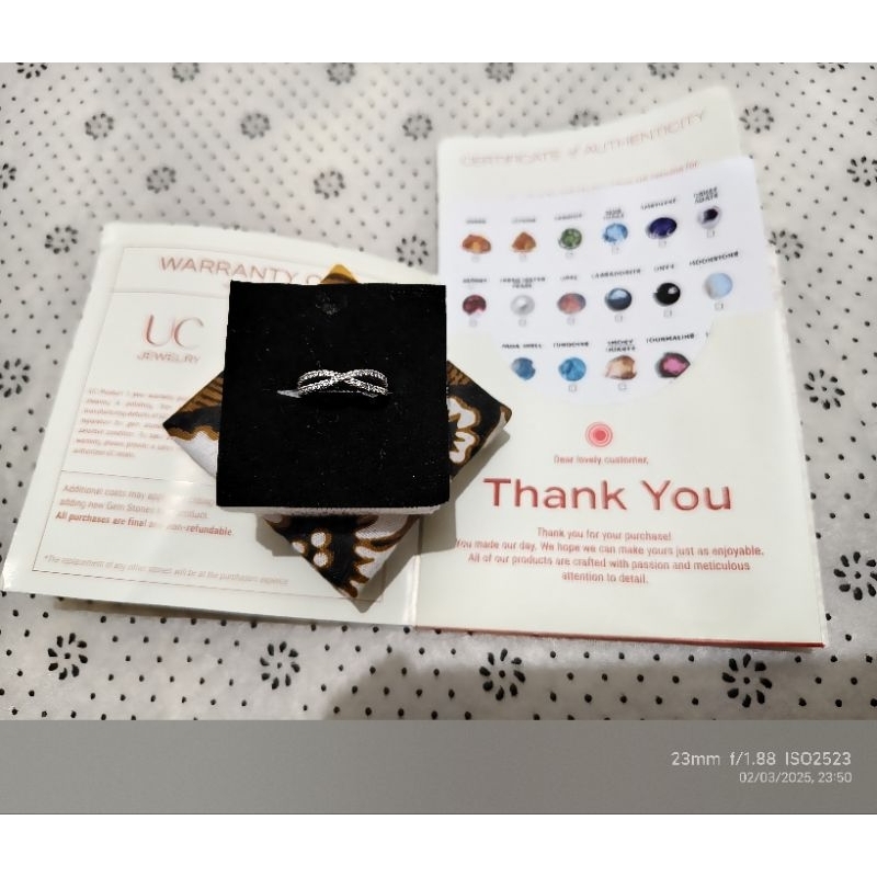 cincin batu zircon