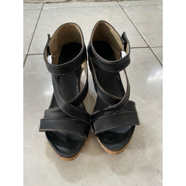 Preloved Sepatu Sandal Wedges