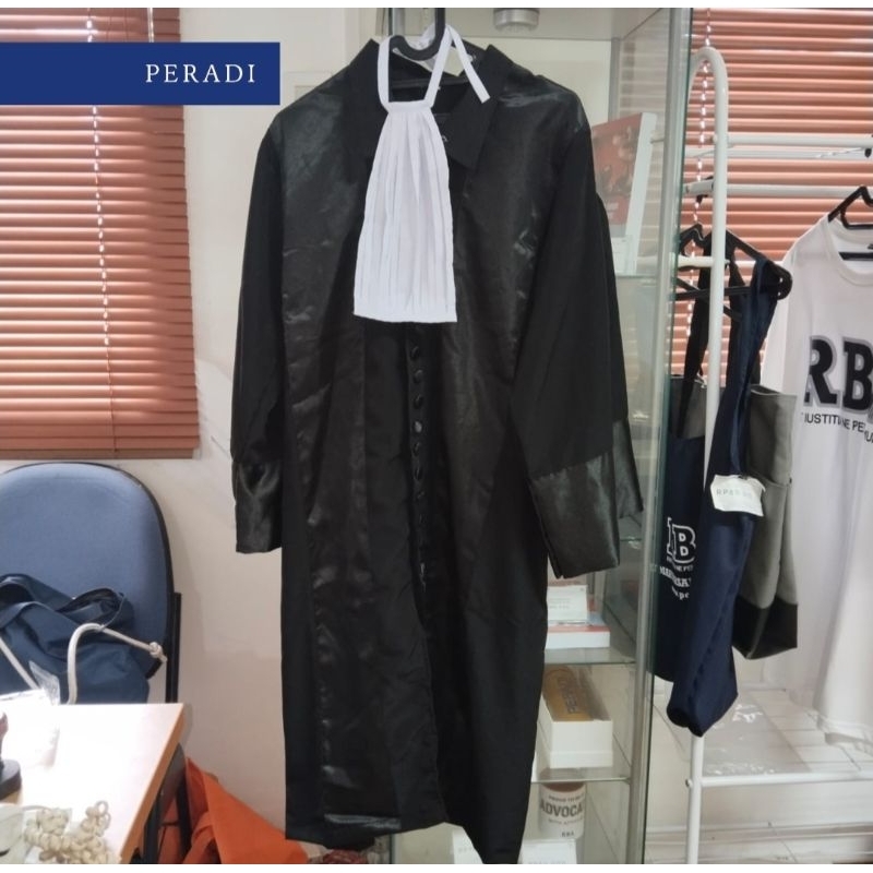 Toga Advokat PERADI – Simbol Profesionalisme & Kewibawaan