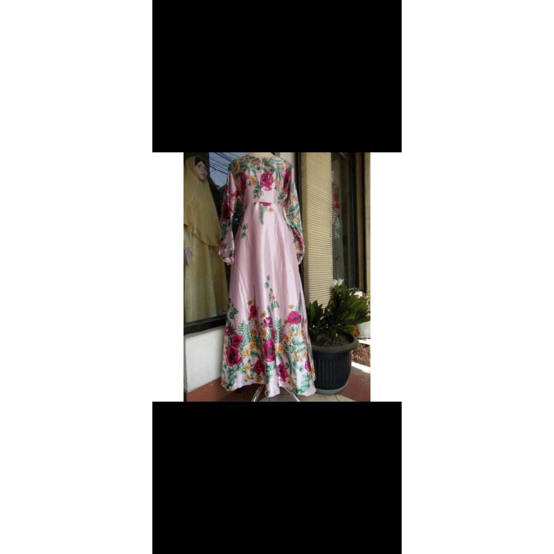 gamis satin motif bunga